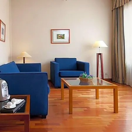 מלון Nh Castellon Mindoro 4*