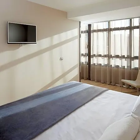 מלון Nh Castellon Mindoro 4*